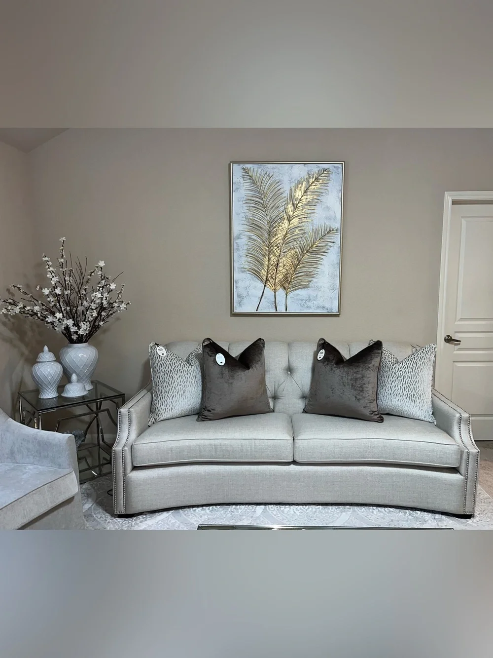 1-NWT CALLISTO HOME TAUPE LUXURY VELVET DECORATIVE PILLOW (T0258F12)